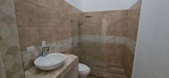 Se alquila espaciosa casa en condominio de Ciudad Colon 26-757