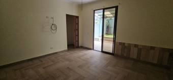 Se alquila espaciosa casa en condominio de Ciudad Colon 26-757