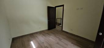 Se alquila espaciosa casa en condominio de Ciudad Colon 26-757