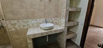 Se alquila espaciosa casa en condominio de Ciudad Colon 26-757