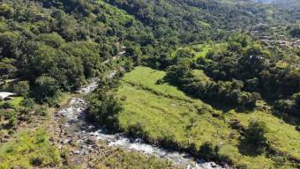 VENTA DE FINCA DE 10.9 HA FRENTE AL RIO EN VALLE DEL CHIRRIPO