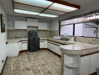 Alquiler de casa con amplio jardín y chimeneas en Granadilla #27-786 GS