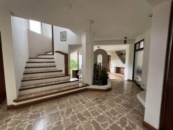 Alquiler de casa con amplio jardín y chimeneas en Granadilla #27-786 GS
