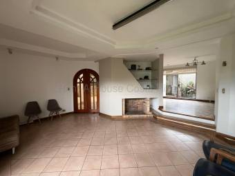 Alquiler de casa con amplio jardín y chimeneas en Granadilla #27-786 GS
