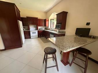 Venta de Elegante Casa Amueblada en Ciudad Colón, Mora / Mls. 27-566 OFC JB