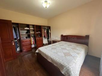 Venta de Elegante Casa Amueblada en Ciudad Colón, Mora / Mls. 27-566 OFC JB