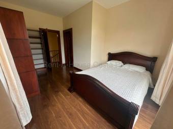 Venta de Elegante Casa Amueblada en Ciudad Colón, Mora / Mls. 27-566 OFC JB