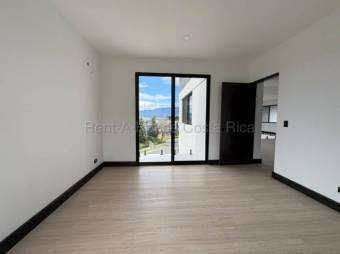 Venta de Moderna Casa a Estrenar en Ulloa, Heredia / Mls. 26-1451 OFC JB