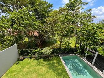 Se vende casa en Piedades Santa Ana 27-801