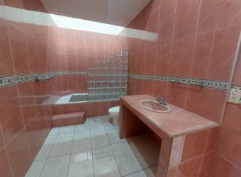Se vende casa con uso de suelo comercial en freses curridabat Se vende casa con uso de suelo comercial en freses curridabat