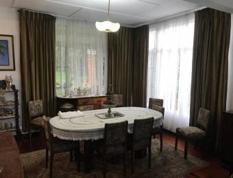 Venta de señorial casona con amplias áreas verdes en Escazú #25-244 GS