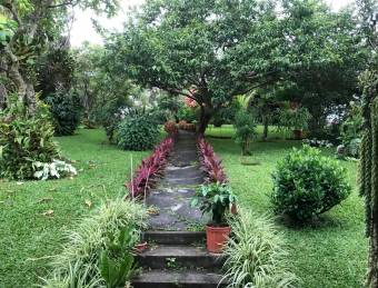 Venta de señorial casona con amplias áreas verdes en Escazú #25-244 GS