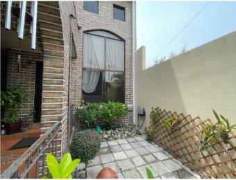 Venta de casa familiar de 4 habitaciones en San Antonio de Belén #27-757 GS