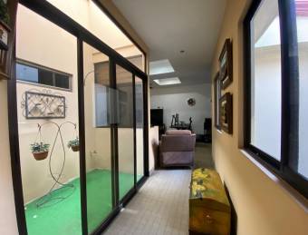 Venta de casa familiar de 4 habitaciones en San Antonio de Belén #27-757 GS