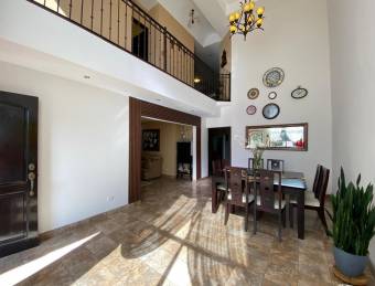 Venta de casa familiar de 4 habitaciones en San Antonio de Belén #27-757 GS