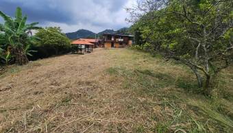Venta de amplia propiedad con casas y naturaleza en San Antonio de Escazú #26-958 GS