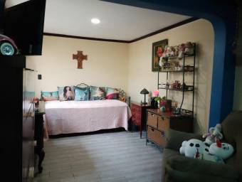 Venta de residencia de un nivel con uso de suelo mixto en San Rafael de Escazú #27-753 GS