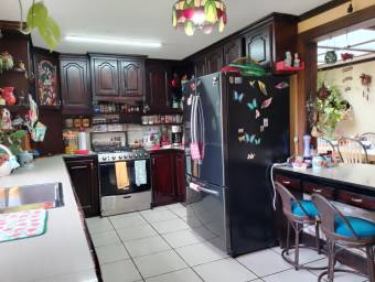 Venta de residencia de un nivel con uso de suelo mixto en San Rafael de Escazú #27-753 GS
