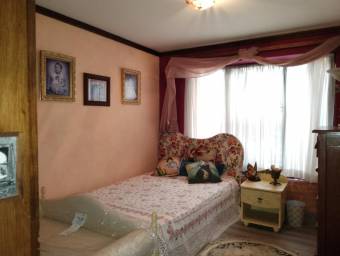 Venta de residencia de un nivel con uso de suelo mixto en San Rafael de Escazú #27-753 GS