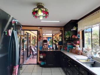 Venta de residencia de un nivel con uso de suelo mixto en San Rafael de Escazú #27-753 GS