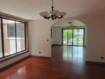 Venta de casa de lujo en la Guácima #27-603 GS