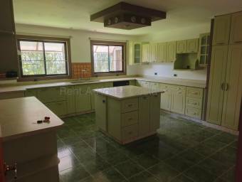 Venta de casa de lujo en la Guácima #27-603 GS