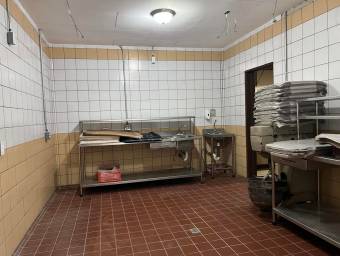 Venta de edificio comercial donde operaba Restaurante Las Cavitas en Heredia #27-646 GS