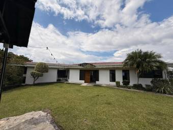 Alquiler de casa de 5 dormitorios con vistas a las montañas y miniapartamento #27-600 GS