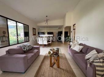 Venta de Impresionante Casa en Piedades, Santa Ana / Mls. 26-1487 OFC JB