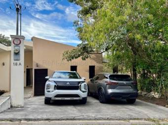 Venta de Impresionante Casa en Piedades, Santa Ana / Mls. 26-1487 OFC JB