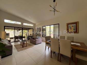 Venta de Impresionante Casa en Piedades, Santa Ana / Mls. 26-1487 OFC JB