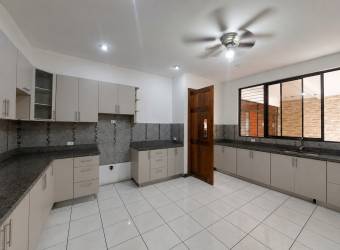 Se vende casa con uso de suelo mixto o comercial en freses curridabat , ₡ 197,000,000, 4, San José, Curridabat Se vende casa con uso de suelo mixto o comercial en freses curridabat , ₡ 197,000,000, 4, San José, Curridabat
