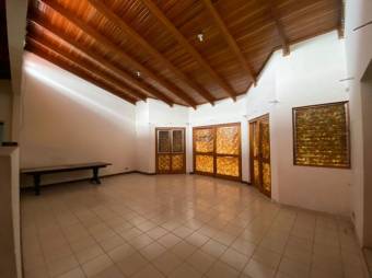 Venta de Amplia Casa en Llorente de Flores, Heredia / Mls. 26-1278 OFC JB