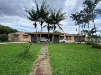 Venta de Amplia Casa en Llorente de Flores, Heredia / Mls. 26-1278 OFC JB