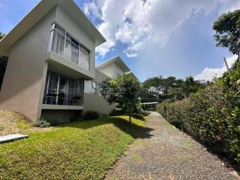 Se alquila apartamento en Ciudad Colón Mora 27-819