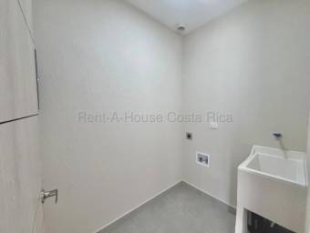 Se alquila apartamento en Santa Ana San José 27-851
