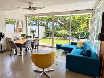 Se vende casa con piscina privada en Piedades Santa Ana 27-801