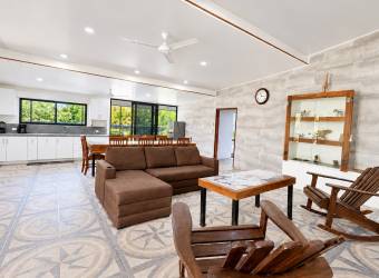 Casa Amueblada de 4 Habitaciones con Piscina Privada