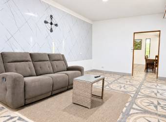 Casa Amueblada de 4 Habitaciones con Piscina Privada