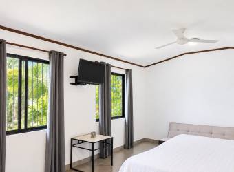Casa Amueblada de 4 Habitaciones con Piscina Privada