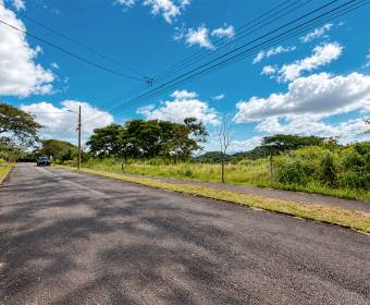 Lote de 2.390 m2 en Residencial Caballo Real en La Guácima, Alajuela.