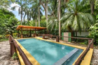 Spacious Tropical Property 