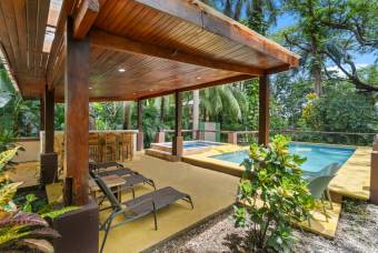 Spacious Tropical Property 