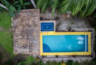 Spacious Tropical Property 