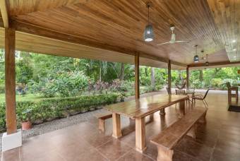 Spacious Tropical Property 