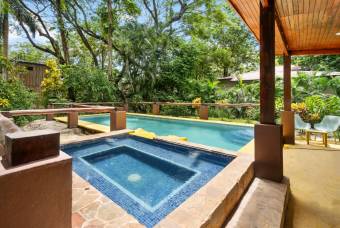 Spacious Tropical Property 