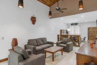 Spacious Tropical Property 