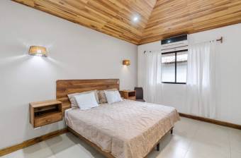 Spacious Tropical Property 