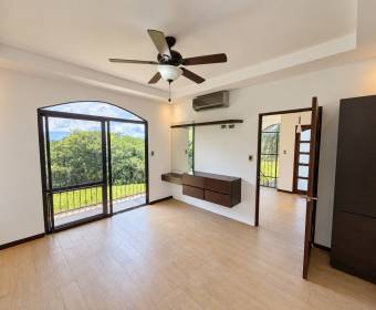 Casa de 2 plantas con 2 habitaciones en Veredas del Arroyo, La Guacima