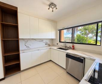 Casa de 2 plantas con 2 habitaciones en Veredas del Arroyo, La Guacima